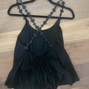 Backless adjustable tank